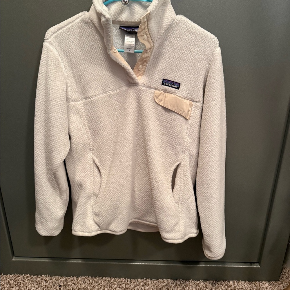 Patagonia Cream and White Snap-T Fleece